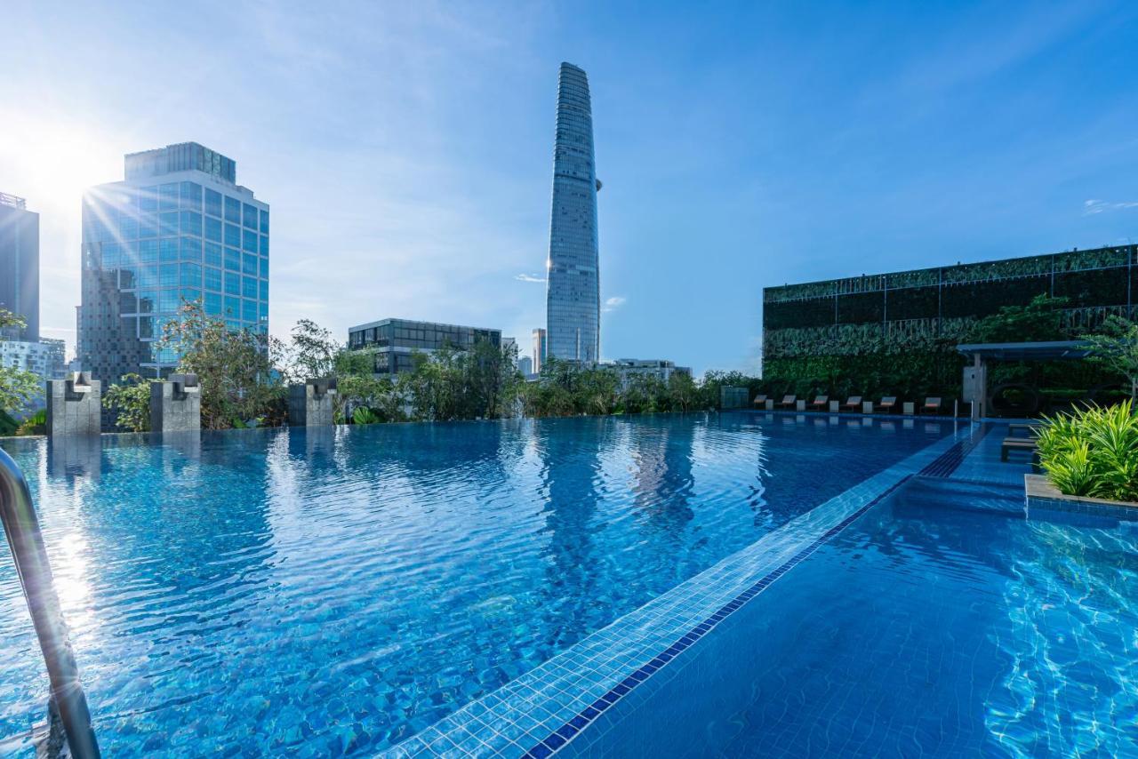 Fusion Original Saigon Centre Hotel Ho Chi Minh City Exterior photo Landmark 81 rooftop pool