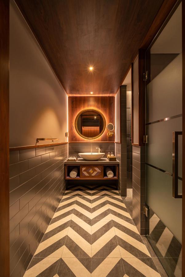 Fusion Original Saigon Centre Hotel Ho Chi Minh City Exterior photo Bathroom
